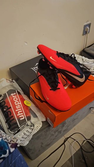 Botas de fútbol Nike rojas