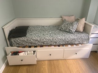 Cama Hemnes de Ikea con cajones. En pinto (Madrid)