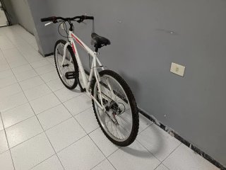 Bicicleta de Montaña Blanca y Roja