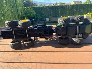 Tractor Maderero Bruder con Figura y Carretilla