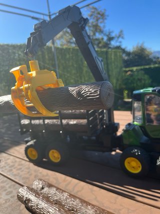 Tractor Maderero Bruder con Figura y Carretilla