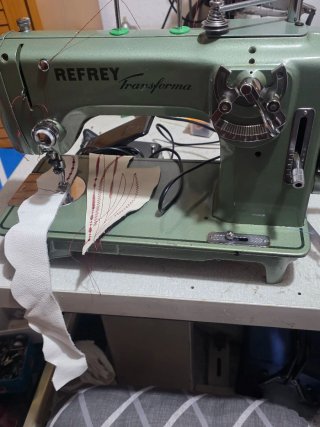 Máquina de coser Refrey Transforma