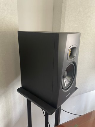 Monitores de estudio Adam Audio t7v