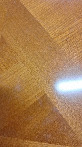 Mesa de comedor estilo Luis XVI