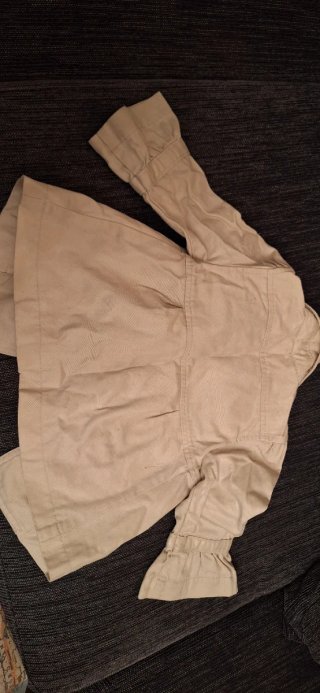 2 Vestidos 2-3 años y chaqueta tipo gabardina Gap