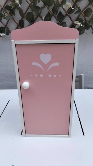 Armario para vestidos de muñecas rosa