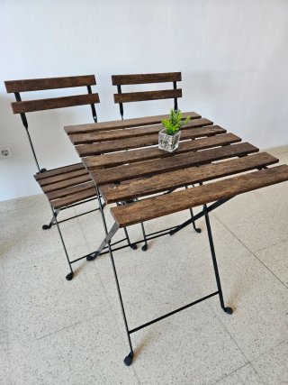 Mesa y sillas terraza