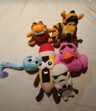 Lote de peluches variados. Gato Gardfiel