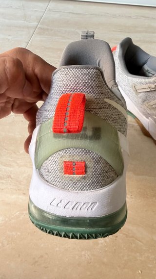 Nike LeBron 13 Low Talla 44