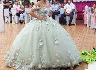 Alquiler Vestido Quinceañera Verde y Rosa