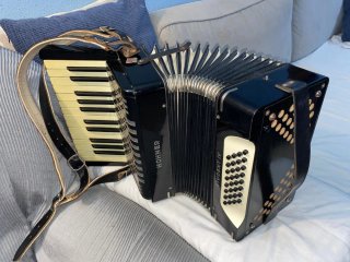 Acordeón Hohner Student IV 32 Bajos