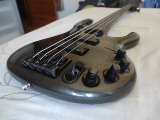 Bajo Ibanez EDC700 Ergodyne