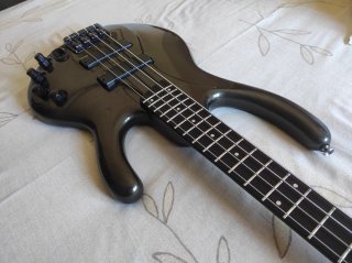 Bajo Ibanez EDC700 Ergodyne