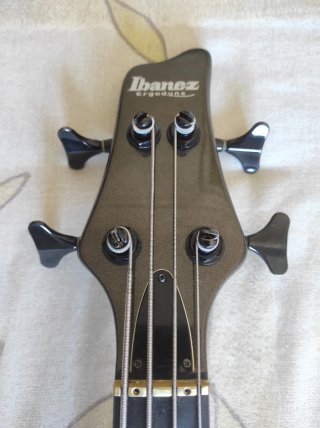 Bajo Ibanez EDC700 Ergodyne