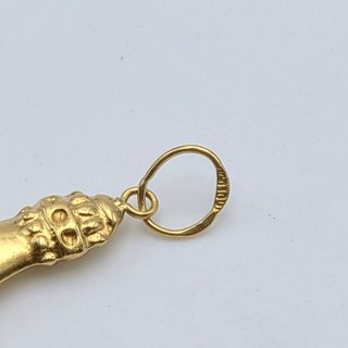 Colgante Mano Higa Oro 18K 0.47gr 2cm