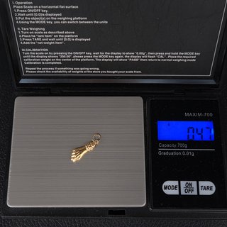 Colgante Mano Higa Oro 18K 0.47gr 2cm