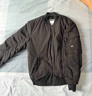 Bomber Negra Pull&Bear Talla L