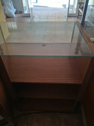 Mostrador de Madera y Cristal