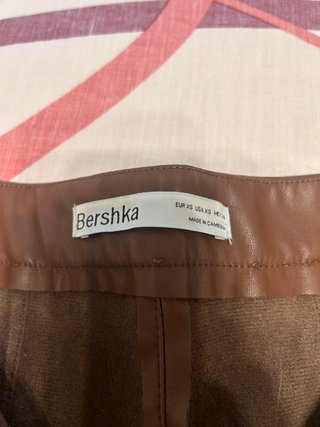 Pantalones Campana Efecto Piel Marrones