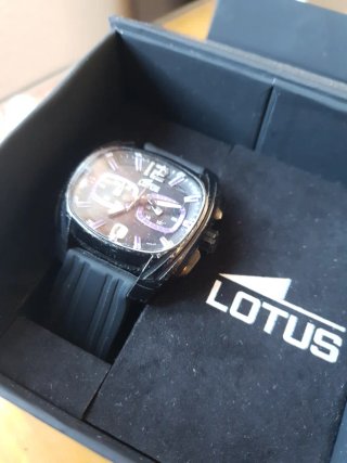 Reloj Lotus Doom