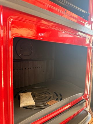 Chimenea de Leña de Fundición Roja