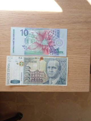 Lote de 2 Billetes: 10 Florines y 10000 Pesetas