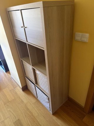 Mueble con compartimentos