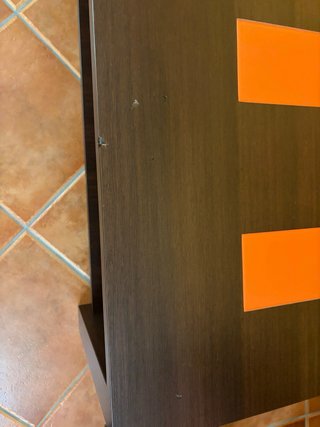 Mesa de centro de salón en color madera oscura
