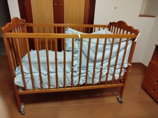 Cuna con lateral abatible