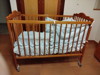 Cuna con lateral abatible