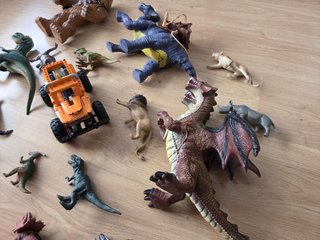 Dinosaurios y otros juguetes