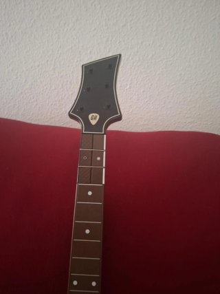 Guitarra Guitar Hero negra con correa