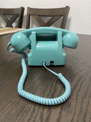 Teléfono antiguo azul