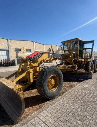Motoniveladora Caterpillar