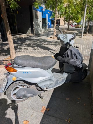 Piaggio Fly 125 Scooter