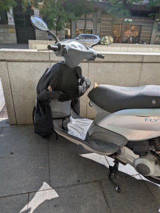 Piaggio Fly 125 Scooter