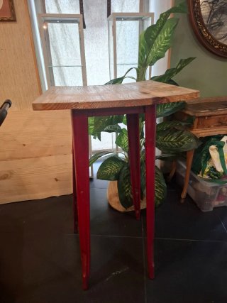 Mesa alta de madera