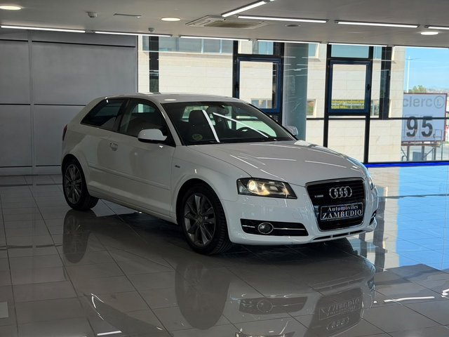 Audi A3 1.6 TDI 105cv Ambiente