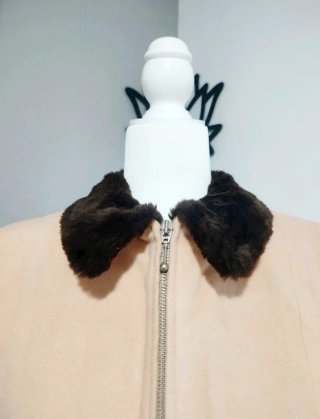 Abrigo Corto Beige con Cuello de Pelo T/44