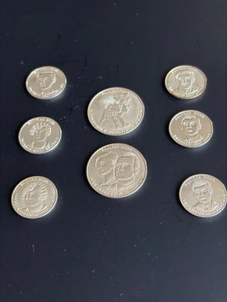 Plata. OFERTA. Set de 8 Monedas "Familia Real".