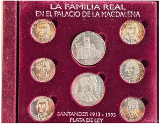 Plata. OFERTA. Set de 8 Monedas "Familia Real".