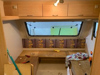 Caravana ACE 330 - Menos de 750kg para 4 personas
