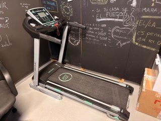 Cinta de Correr Cecotec con Inclinación