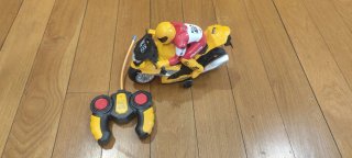 Moto Teledirigida con mando, pilas incluidas