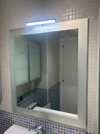 Conjunto de baño: muebles, lavabo, grifo, espejo..