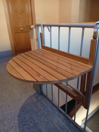 Mesa auxiliar plegable exterior. madera de acacia