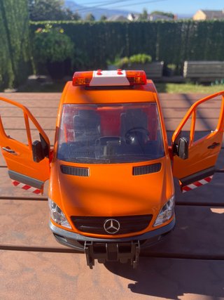 Camión de obra Bruder con accesorios