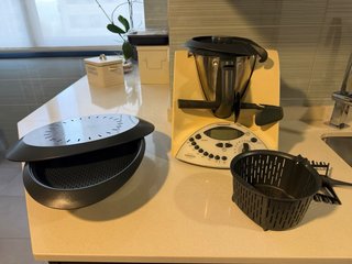 Thermomix TM31 con libros originales y accesorios