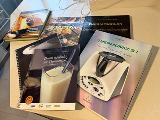 Thermomix TM31 con libros originales y accesorios