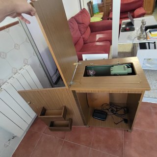 Máquina de coser Refrey con mueble